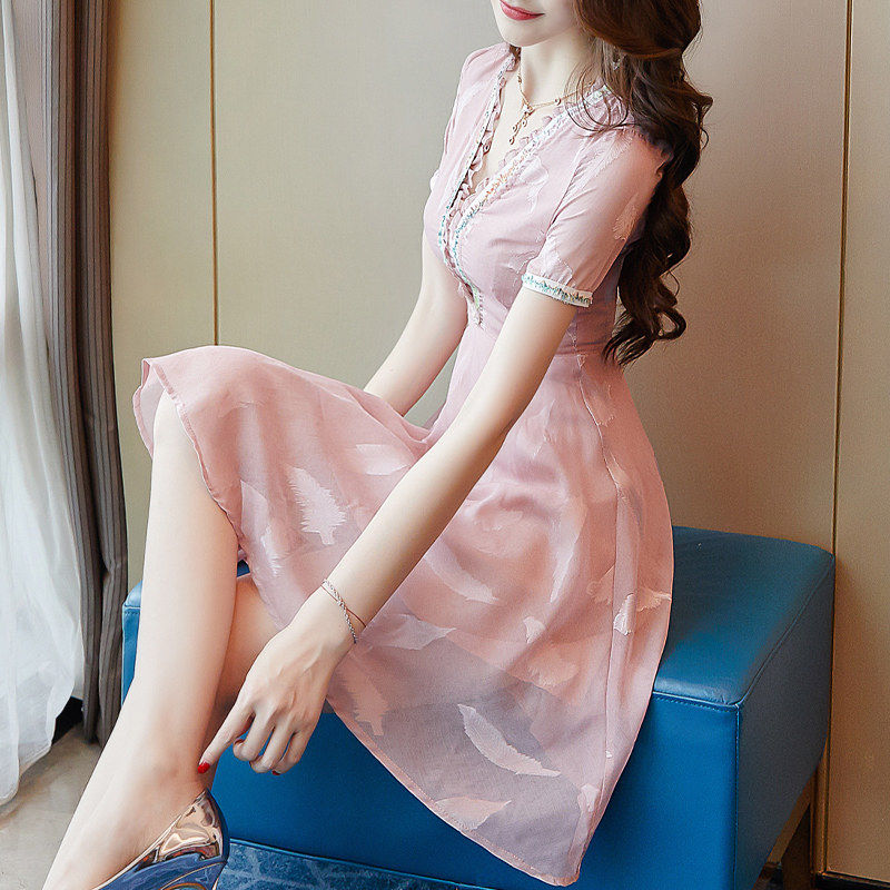 45岁老婆，偷偷买了8条仙女裙，上身嫩美减龄，看得人眼睛都直