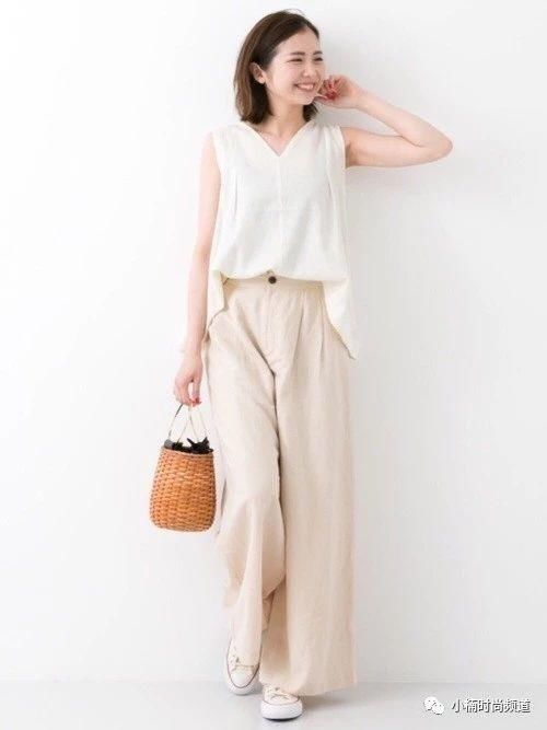 夏天这样穿感觉更轻盈！米色亚麻混织裤装日系夏季造型特集