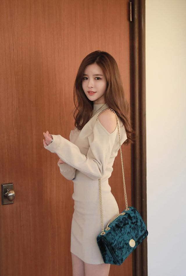 身材出众的雪纺连衣裙美女，自带女神气质，穿出柔情似水女人味