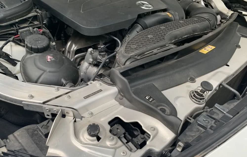  『动力』评测奔驰CLS3504MATIC80万买台四缸的四门轿跑车到底“疯不疯”