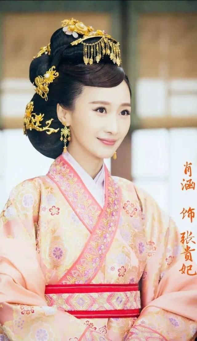  【事业】“慕容云朵”近照变尖脸，最火时嫁富商生子，今33岁变化太别扭