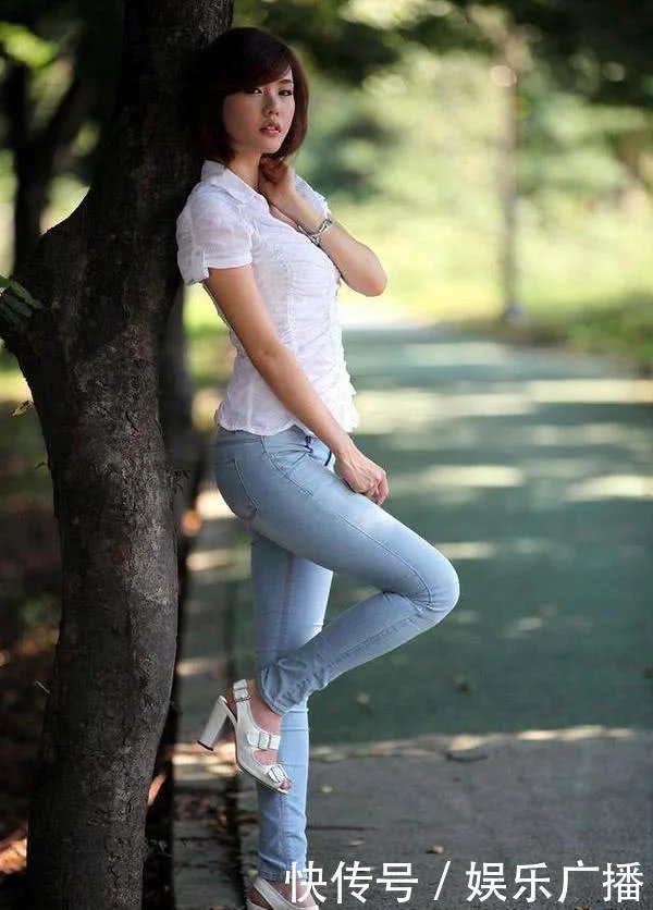 牛仔短裤,穿上他的小姐姐让你凸显横扫沙滩的女人风情!