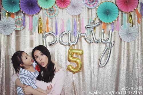 盘点：方脸盘怎么了？女儿是萌神老公是冠军，自己还有两米大长腿