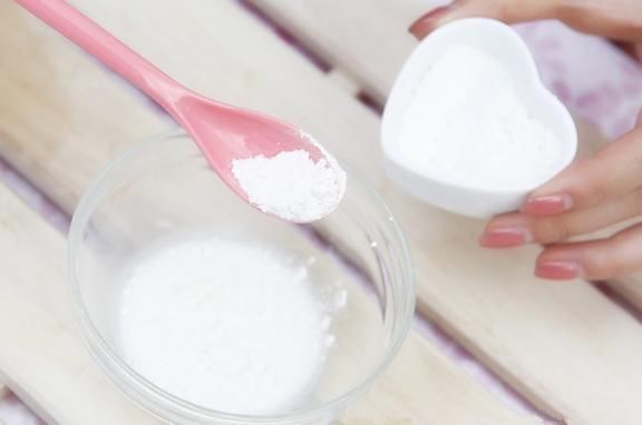 牙膏加白醋，睡前抹脸，七天皮肤白白净净，斑点唰唰如雨下