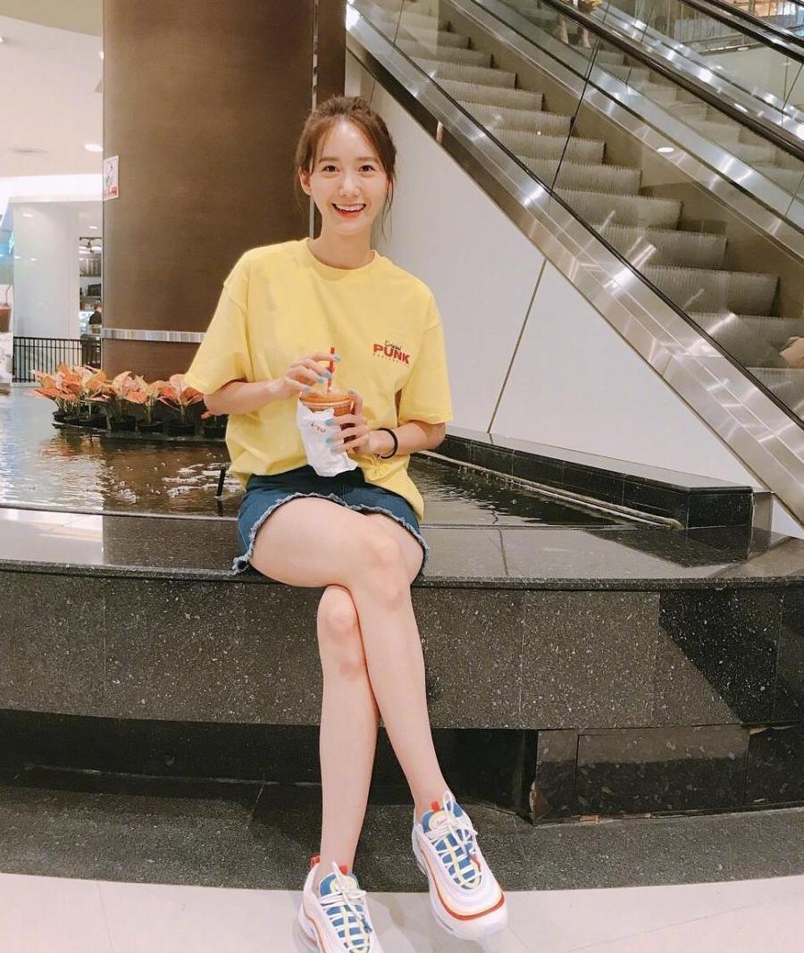 被吐槽腿型不好看的林允儿还敢穿短裙 网友: 真是个“心机girl”