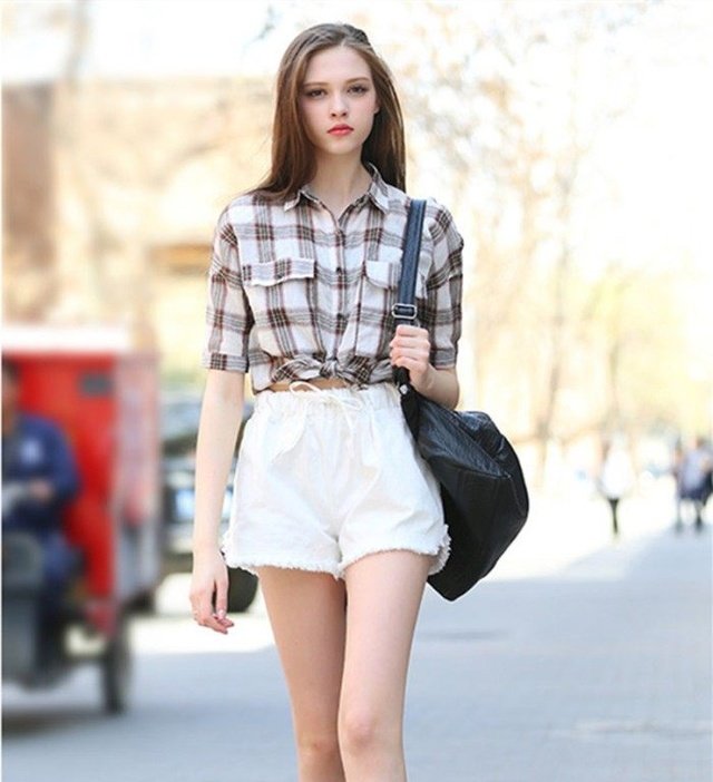 街拍“露半臀”外国女人穿的才叫短裤！最后一位看完你会贫血的！