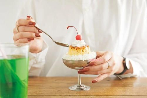 『关系』每刻美丨美甲与春日甜品的甜蜜关系