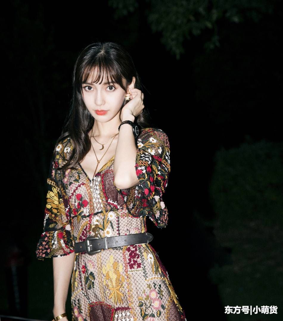 同样是镂空连衣裙，景甜杨颖差距大，生过孩子的还不如没结婚的?