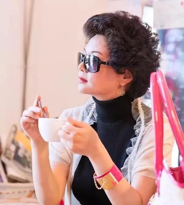  『女人』女人怎么穿搭才会显得,优雅女人味十足?