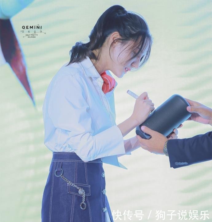 尴尬了迪丽热巴, 跟沈梦辰撞衫没赢, 连46岁闫妮都比你美