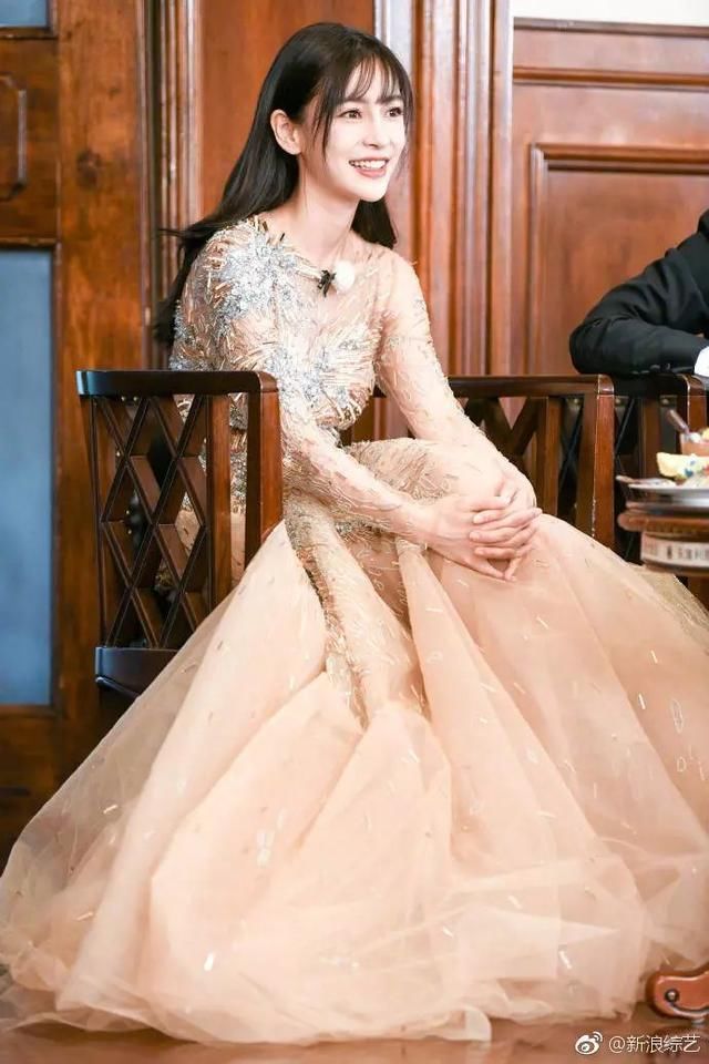 孩子哭闹、强行检查他人手机,杨颖真是一不小心又被黑