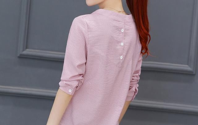 入秋后，老婆换上新买的打底小衫，女人味十足，美的让我挪不开眼