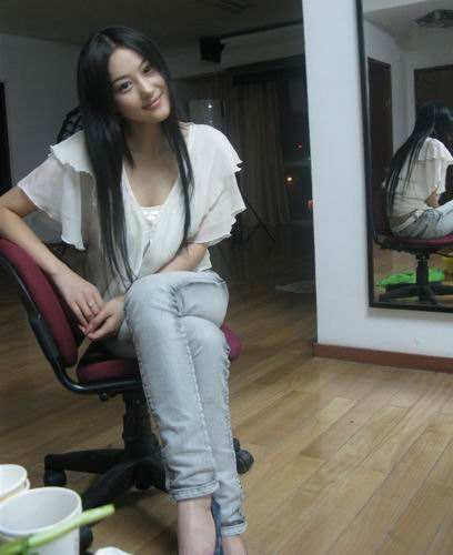 性感军嫂女神张馨予 散发少妇的韵味