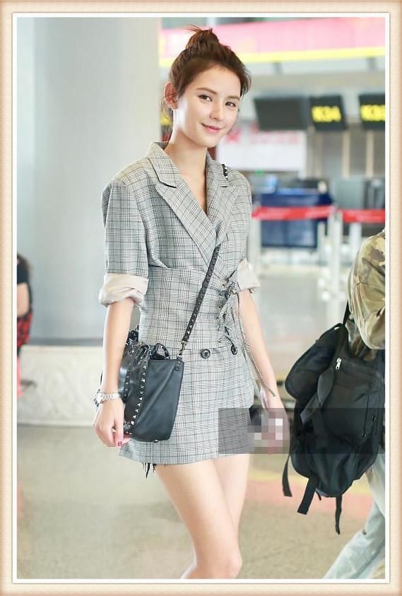 本以为穿西装裙的张予曦腿够长了，可看到暴瘦的马思纯，我沉默了