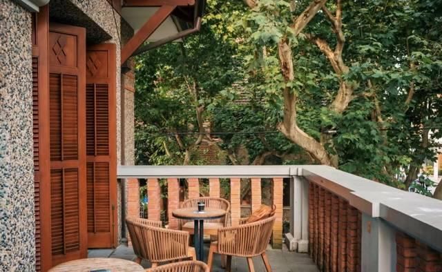 星巴克爆改百年老建筑,将闲置“废楼”改出王炸!网友:别卖咖啡