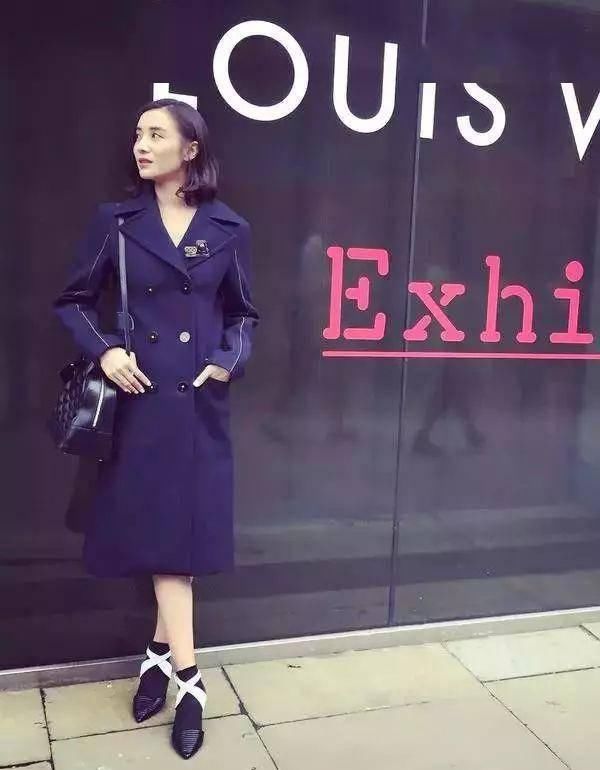 【漂亮】她是很会穿衣的女人，初春学她穿，准漂亮！
