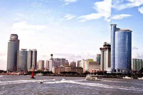 中国“最强”的两座二线城市，名气大过新一线，成为旅游胜地