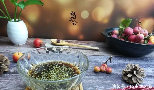  万能@蒸着吃的火锅，没听说过吧，还别不信，更有万能清汤锅底调配！