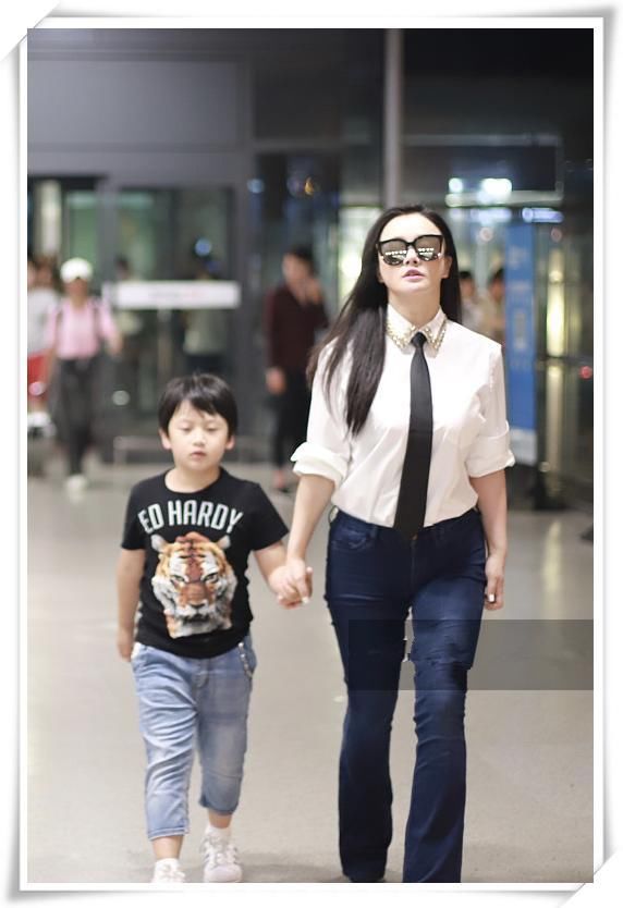 高腰裤只服冉莹颖！162身高穿出180既视感，网友：真正胸下全是腿