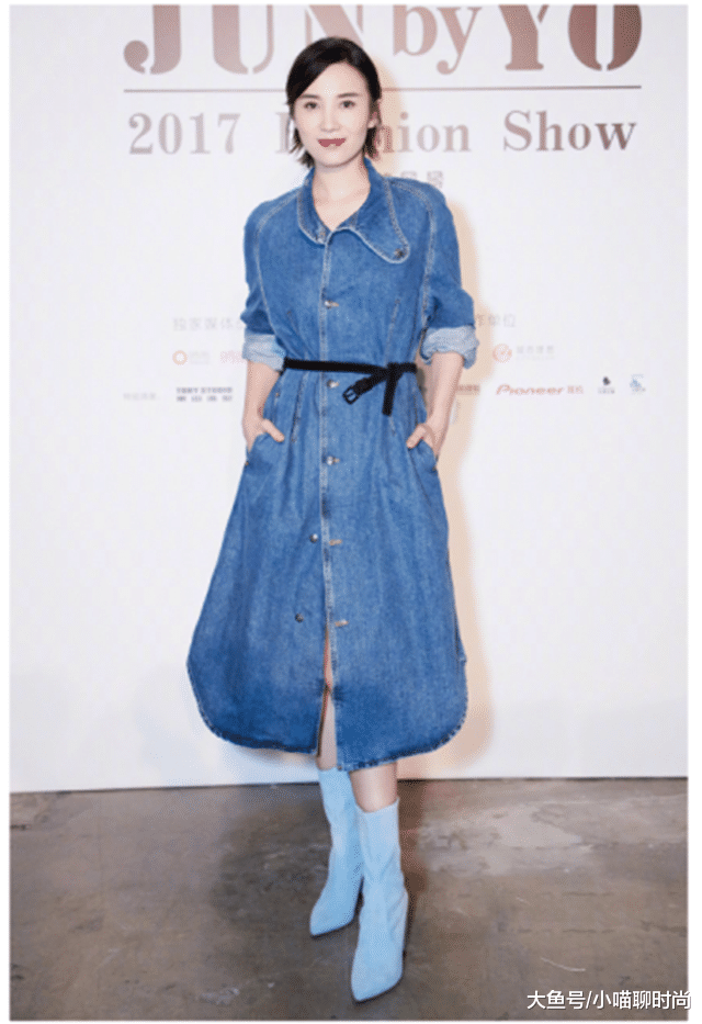  女生@你适合短靴还是长靴身高决定靴子的长度，150的女生适合第2种！