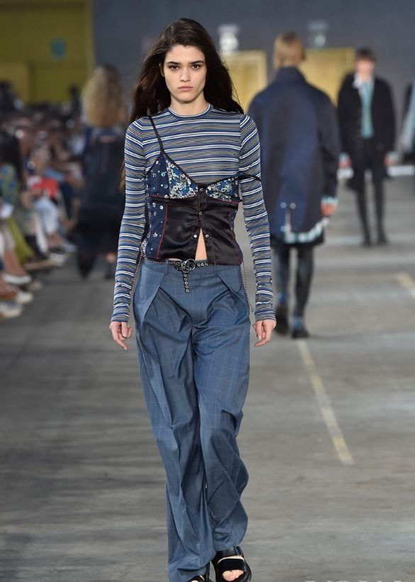 舒适、时尚、显腿长!这个夏天，时髦界都在pick澡堂拖!