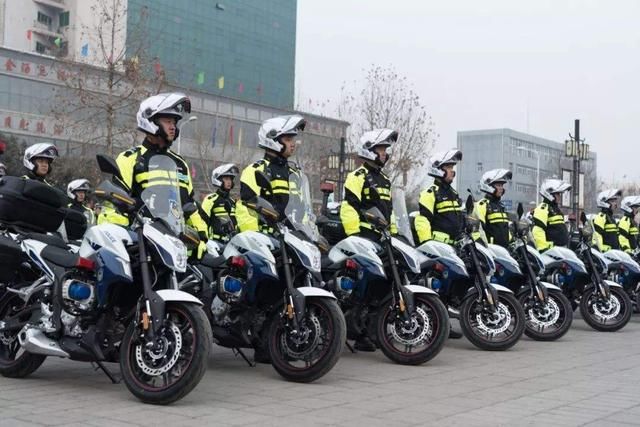  摩托车@摩托车和电动车被禁止，孩子上学怎么办？专家给出说法