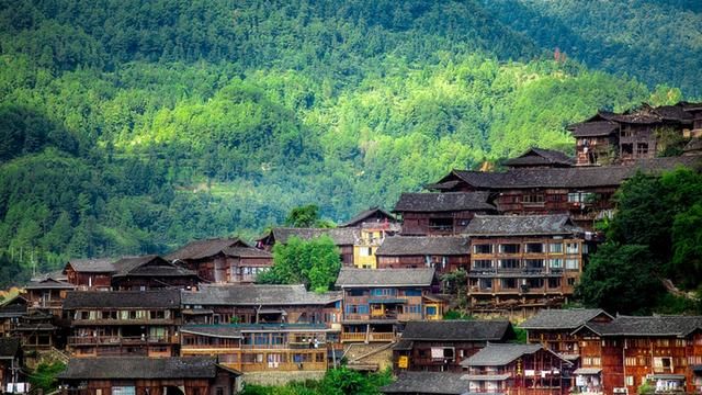 “迷失”的千户苗寨,让游客纷纷哭诉,坦言这辈子都不会再去了!