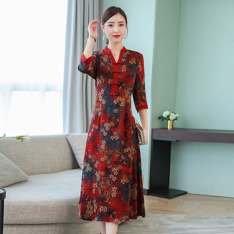 我承认:这款秋裙是贵了点，但令人一见难忘，特别是60后穿