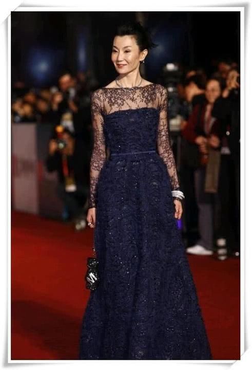 54岁张曼玉素颜现身,身材发福,却依然美得让人心动