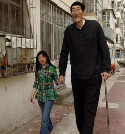 【生子】当年第一“巨人”鲍喜顺,不听医生劝阻执意生子,如今怎么样了