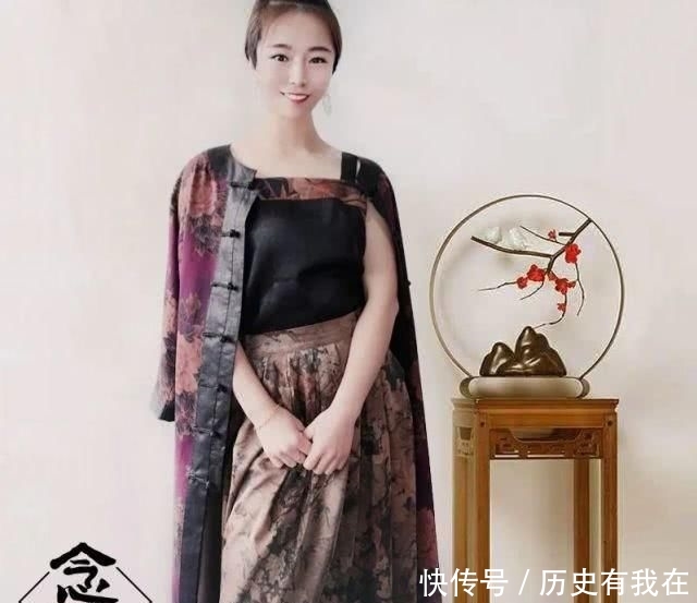  【复古】单品推荐香云纱水墨玉兰半身裙，优雅复古，释放你的美！