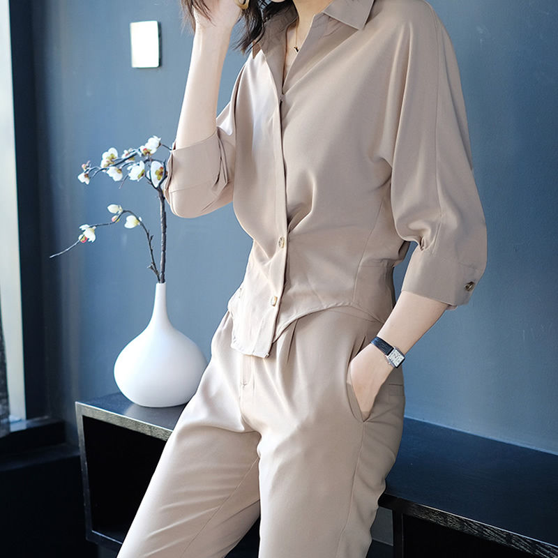 40岁老婆出门不穿裙，果然更美!穿上这几款气质套装，简直美翻