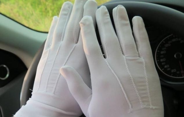 在泰国旅游时，为什么不能接白手套，看完这几点你就知道原因