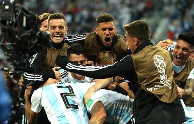 球王复苏!C罗这点永远比不上梅西,阿根廷这么