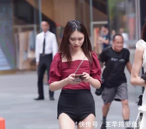  【舒适】性感美女如花似月，穿搭时尚优雅又迷人