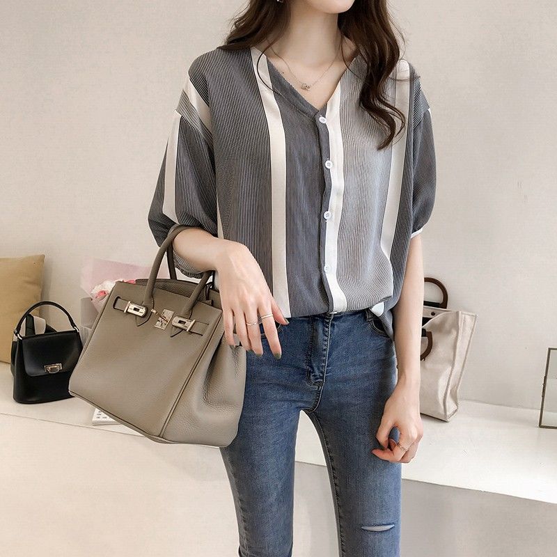 快到中秋，送了婆婆一件棉麻小衫，保暖又好看，穿上不像50岁