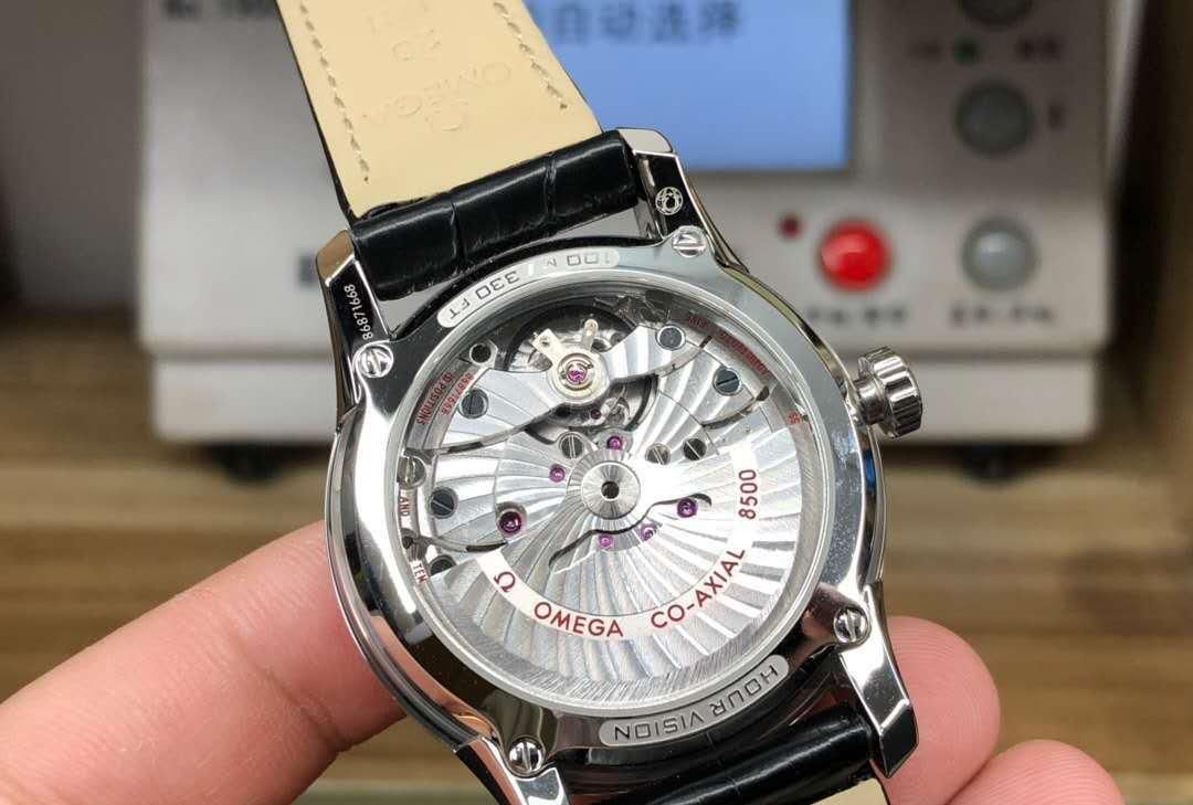  『欧米茄』复工之后戴什么表，这款腕表不仅功能强大还颜值爆表