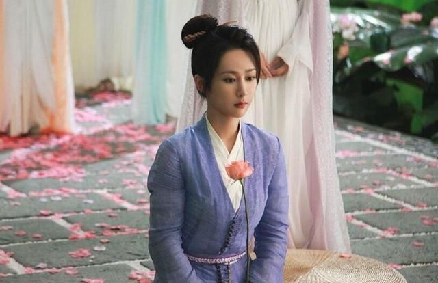 静谧：杨紫古装静谧淡雅，迪丽热巴古装活泼俏皮，你更喜欢谁？
