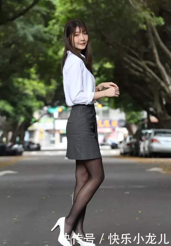 黑色|时尚穿搭:黑色短裙穿搭,尽显女人味!