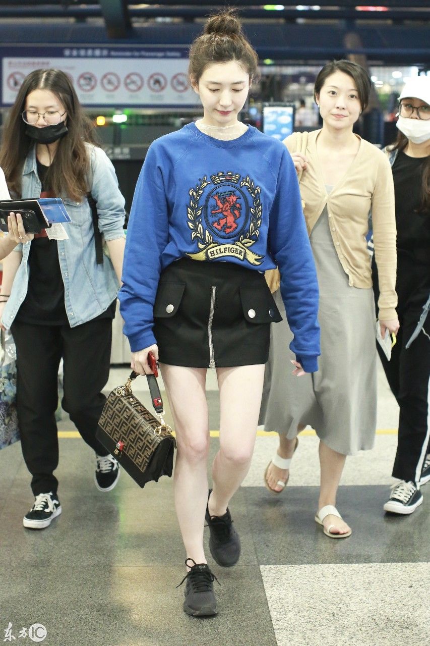 江疏影现身北京，网友:黄金分割的五官怎能不漂亮