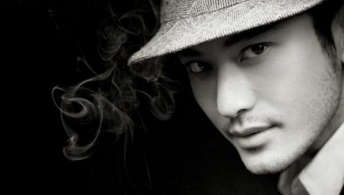 黄晓明泪洒朋友圈：要好好活着，杨颖的态度让人意外，网友：豪宅