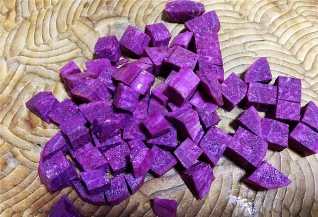  『紫薯黑米粥』表姐40岁不显老，就因常喝它，富含花青素，美白嫩肤防衰老