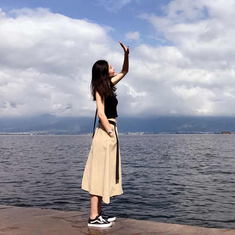 45岁老妈参加同学聚会，穿着“棉忆裙”，同学都夸她像大姑娘