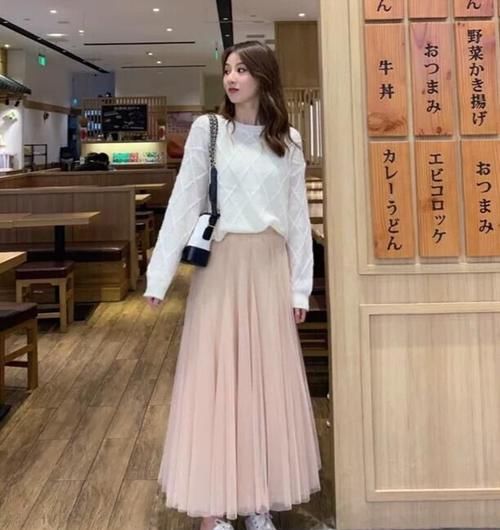  小姐姐@早春半身裙穿搭技巧，时尚显高又显瘦，穿出韩范儿小姐姐的气质感