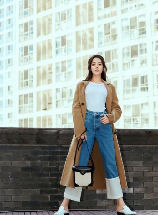 关晓彤和热巴同穿蓬蓬裙，网友：公主与村花的差距瞬间一目了然