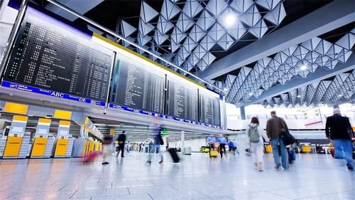 为什么大多数火车站都以市命名，而机场却用村镇命名？原因很简单