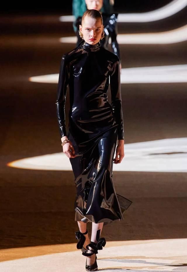  『系列』一场关于女性自我解放的革命：Saint Laurent 2020秋冬时装系列！