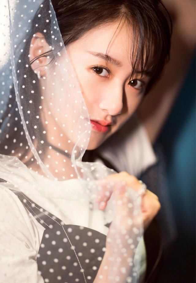 袁冰妍帅气当中带着点优雅，二爷，你们家丫头这么美你造嘛？