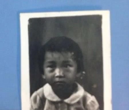  「表演」2001年，贾丹为贾玲舍弃中国传媒大学，现如今贾玲作为回报送她她两房一车