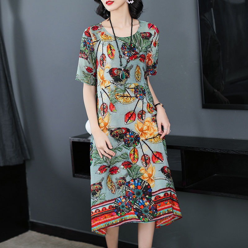 丰满的女人不穿紧身衣，瞧下面女人这样穿，凹凸性感身材风情万种